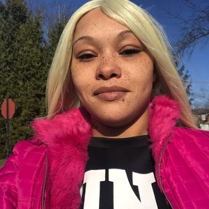 Meet your Posher, Takeisha